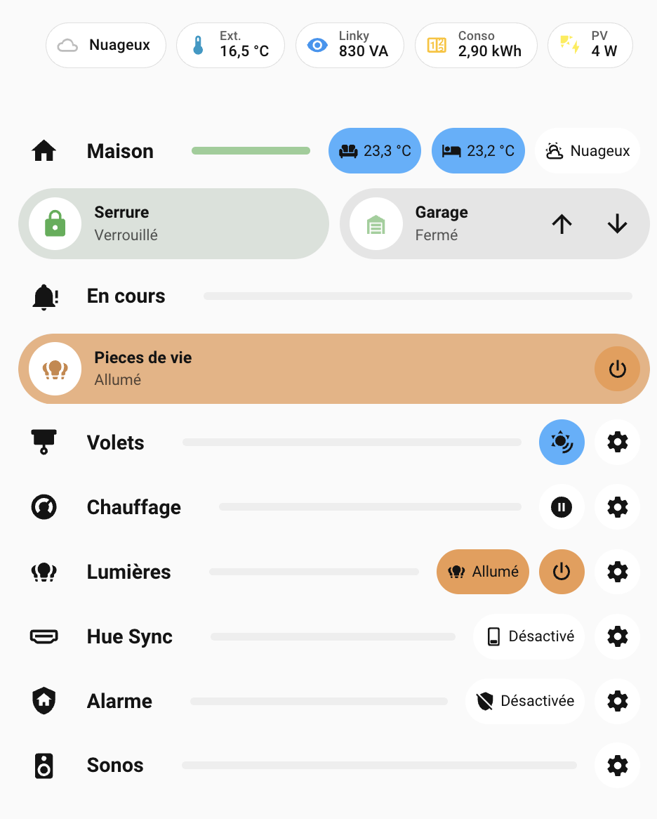 Dashboard iPhone Home Assistant - Vue principale avec badges, section Maison et séparateurs-lanceurs